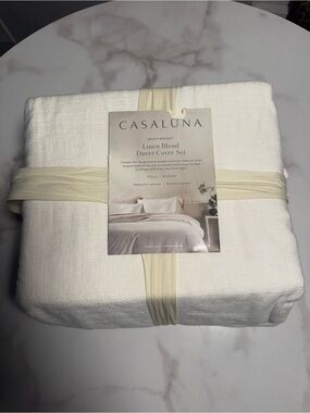 Casaluna linen blend duvet cover set 
Brand new